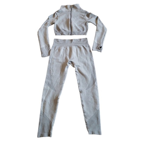 LADIES SPORTS ZIPPER FRONT CROPPED JACKET AND LEGGINGS Sz LARGE - Picture 2 of 15